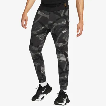 M NK DF FLC PANT TAPER CAMO