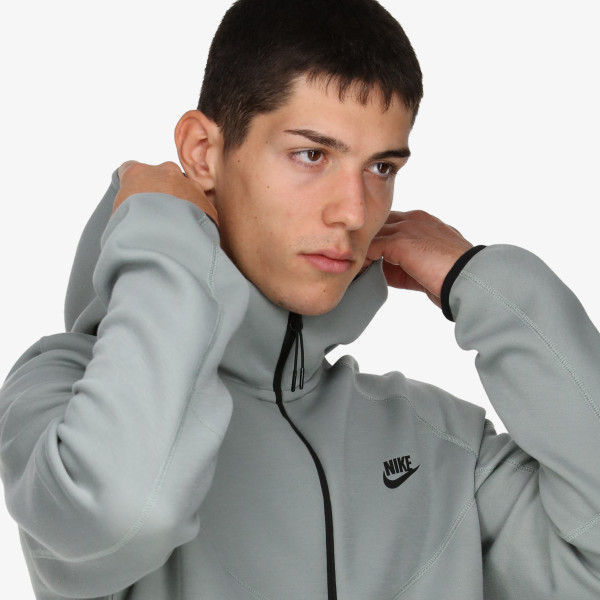 Nike Tech Fleece 
