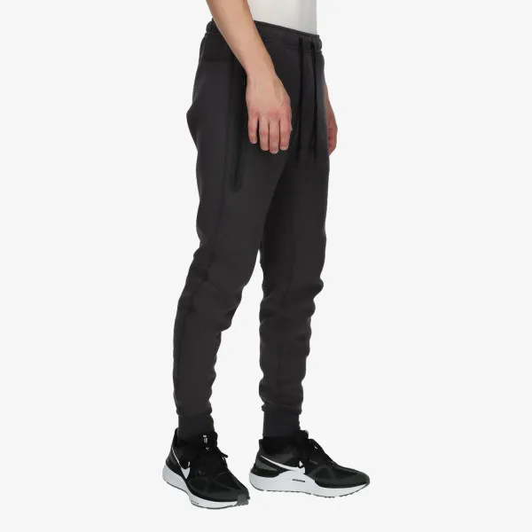 NIKE Tech Fleece 