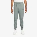 NIKE Tech Fleece 