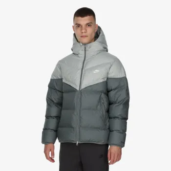 NIKE Storm-FIT Windrunner 