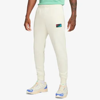 NIKE Club Fleece+ 