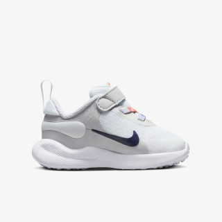 Nike Revolution 7 