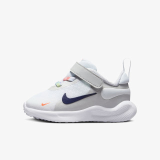 Nike Revolution 7 