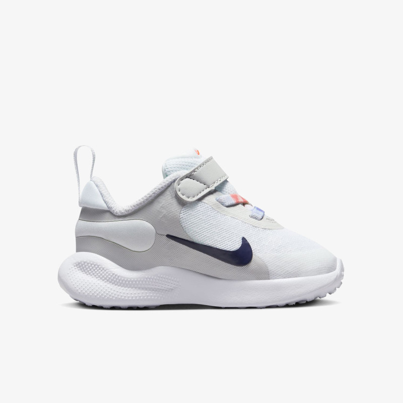 Nike Revolution 7 