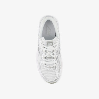 New Balance K 740 