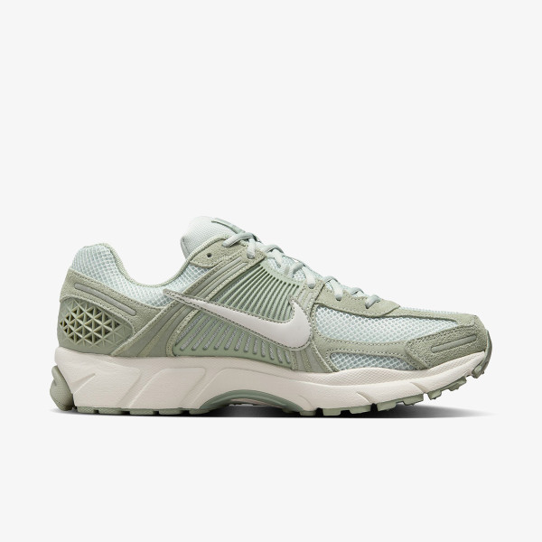Nike Vomero 5 