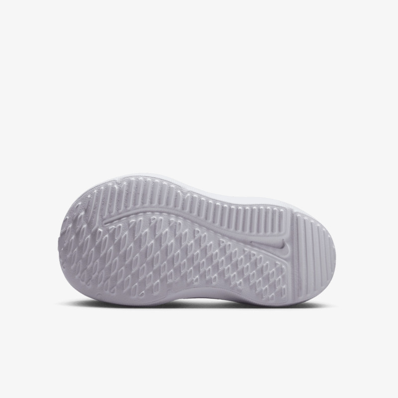 Nike Cosmic Runner 