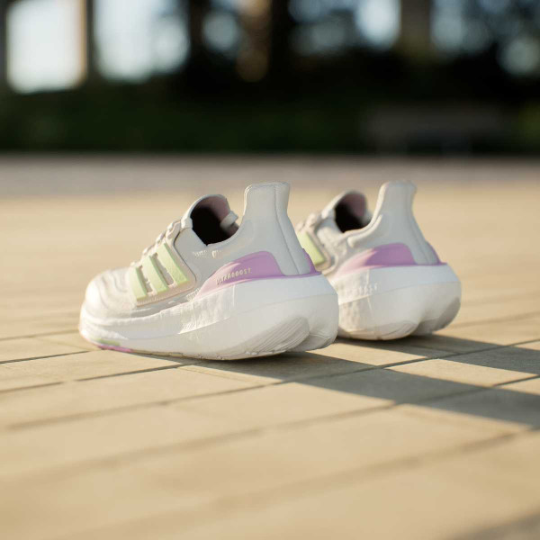 adidas ULTRABOOST LIGHT W 