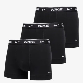 Nike Essential 