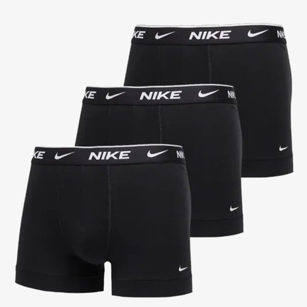 Nike Essential 